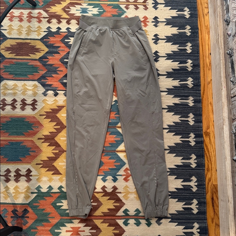 Lululemon Olive green Jogger Pants Women XS